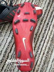  5 حذاء نايك T 90 رياضي اصابع لكرة القدم اصلي 100 % جديد غير مستخدم نهائيا بحالة الشركة  مقاس 45