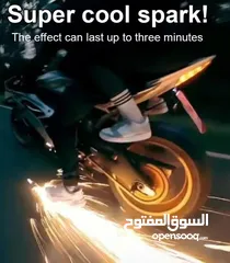  1 احجار قادحات النار و الشرار  عند قيادة دراجه ناريه او سكوتر او بسكليت  عند احتكاك  القدم بالشارع على