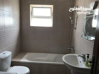  6 شقه للايجار في عمان البنيات مفروشه تكييف عدد 2 وإنترنت قريبه من الخدمات