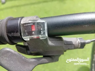  4 بسكليت المنيوم غيارات 8 شبه جديد بس بدو تغير عجل وراني