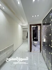  8 شقة طابق شبه ارضي للبيع مساحة 200م مع ترس وحديقه وكراج 250م بأجمل مناطق خلدا (مشروع 114