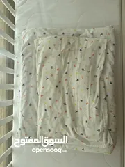  5 سرير اطفال مع 3 دروج من ايكيا  بحالة ممتازه مع الفرشة والكفر للبيع