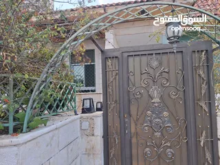  3 فيلا مميزة مطله على مرتفعات جرش والسلط  للبيع