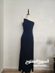  12 فساتين مستعملة للبيع. القطعة الواحدة