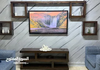  2 للبيع شاشة LG سمارت 65 بوصة مع الواجهة - مستعمل بحالة جيدة