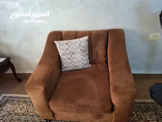  3 طقم كنب 7 مقاعد بحالة جيدة