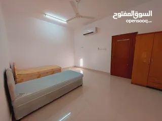  8 غرف مميزة للموظفين في الموالح 11/ قريب من جامع الاسلام