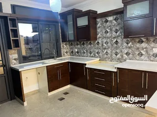  2 شقه فارغة للايجار في البيره قرب  شا رع  القدس