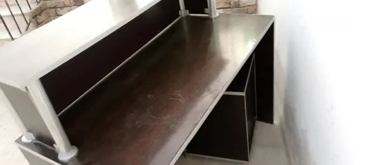  1 كاونتر خشب مع وحدة جوارير