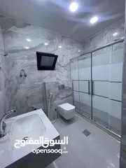  22 شقه فاخره للبيع بسعر حرق في الجندويل 200م طابق أول من المالك مباشره