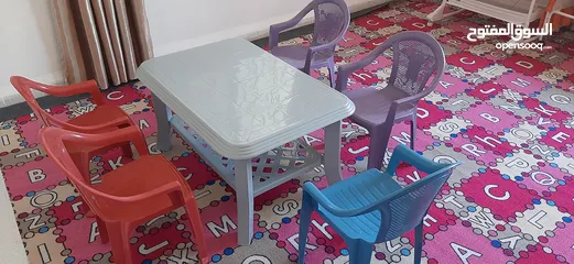  1 طاولة وكراسي أطفال