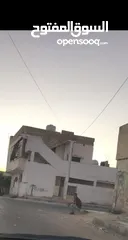  1 بيت مستقل مكون من ثلاثة شقق طابق ارضي شقتين وطابق اول شقه وموقع البيت بالرصيفه خلف مسجد مدينة الحجاج