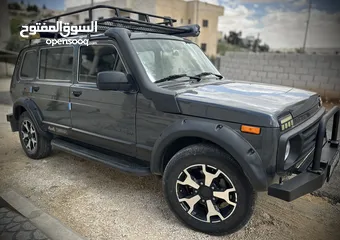  1 لادا أوربان 2019  مجهزة تجهيز كامل للرحلات والتخييم والصيد سيارة قوية وعملية بحال الوكالة