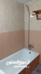  2 شقه مقابل الاكاديميه واسعه. مطله  سكن طالبات  180م2  بسعر مناسب