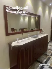  1 نصف بوفيه مع مرآة تفصيل شبه جديد غير مستعمل