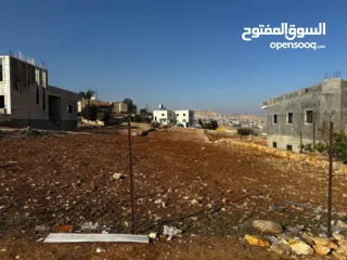  3 قطعة أرض مستوية مميزة قُرب بيت ساحور و تبعد 7 دقائق عن مزموريا قُرابة الدونمين ( 1940 م2 ) منطقة أ