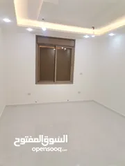  11 شقه ثالث فني 220 م دوبلكس مع رووف جنوب بوابه اللوازم لجامعه اليرموك خلف صيدليه الرازي