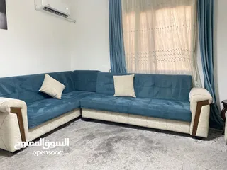  1 طقم كنب معيشه 9 مقاعد بحالة جيدة جداً للبيع مستعمل استعمال خفيف