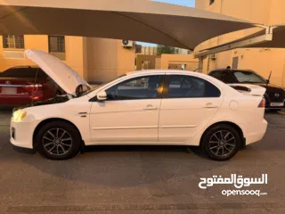  6 للبيع لنسر نظيف اللون ابيض ومن الداخل بيج