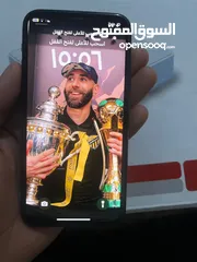  1 iPhone 11pro مستعمل حاله ممتازه لون زيتي سعة التخزين 256بطاريه 93 معا شاحن