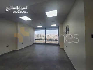  3 مكتب جديد بموقع مميز للايجار في شارع عبدلله غوشة , مساحة المكتب 120م