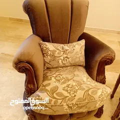  4 طقم صالون وطقم طاولا يتكون من طاوله وسط وجانبيتين للبيع