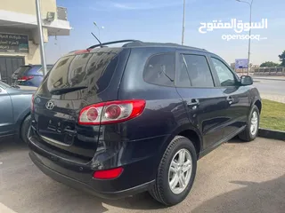  3 Hyundai Santa Fe 2012