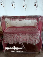  1 سرير هزاز بحالة ممتازة