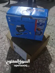  1 شاحن بطارية سيارة مع منفاخ عجل السيارة جديد مش مستعمل للبيع ......