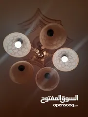  7 ثريا ( اناره داخليه) 3 ثريات  1 كبيره  2 وسط قابلات للقلب للاعلى والاسفل