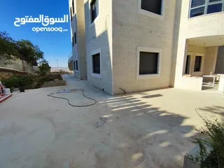  1 شقة ارضية مع ساحه غير مفروشة للايجار في سردا