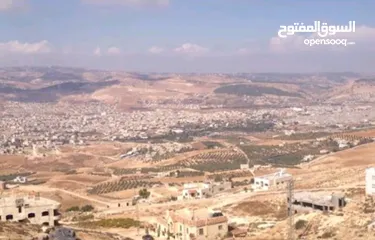  1 شقة طابق اخير مع روف واطلالة مميزة جدا بسعر لقطة