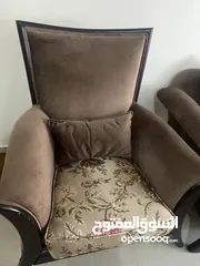  2 كنب 9 مقاعد بحالة ممتازه  بسعر مغري