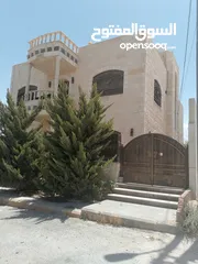  2 منزل طابقين مستقل, للبيع كاش  في  صالحية العابد - ماركا الجنوبية - ذات اطلاله جميلة و نسيم معتدل