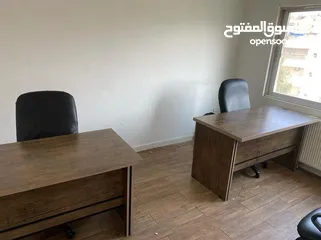  1 مكاتب موظفين شبه جديد