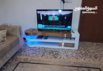  4 ميز بلازما مع اضاءه جميله موديل حديث قياس 140