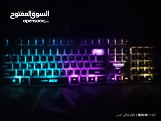  2 شاشه لينوفو و كيبورد بضوي