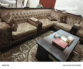  3 غرفه الضيوف تفصيل خشب زان مع سجاده مع طاوله الوسط ومرفقاتها مع طاولتين وسط كبار مع غرفه سفره