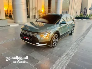  1 كيا نيرو هايبرد 2023 الاضافات الكاملة باللون المميز