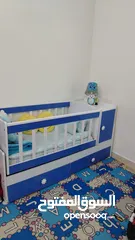  1 غرفه أطفال خزانه مع تخت بحاله الوكاله