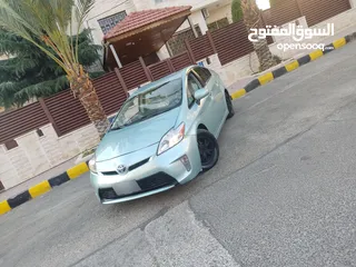  1 تويوتا بريوس موديل 2012 نظيفة جدا للبيع بسعر مغري جدا
