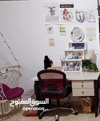  2 مكتب لون بيج بحالة ممتازة