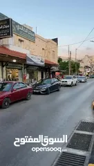  4 محل مميز للبيع – 3 حواصل – موقع استراتيجي على 3 شوارع!