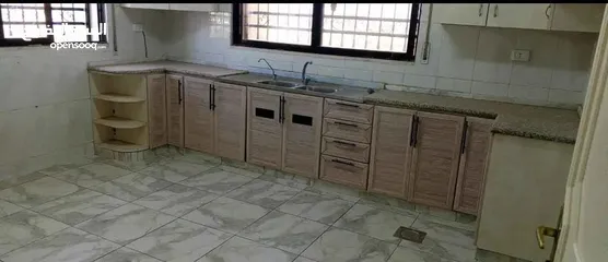  1 شقة فارغة - عرجان - 3نوم 1ماستر - 200م