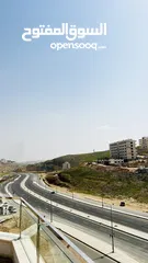  30 شقة للبيع طابق ارضي 95م مع ترس 50م (سكنية - استثمارية) في ديرغبار شارع ال 60 ، مطبخ راكب ، تدفئة غاز