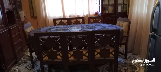  1 طاولة سفرة مع 8 كراسي مع بوفيه