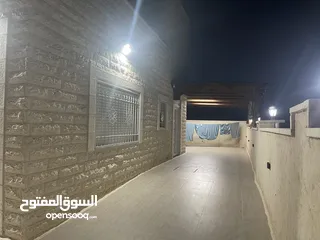  3 بيت مستقل في يبرود مع قطعة ارض 1410 متر حصص  قطعة رقم 55 حوض 4