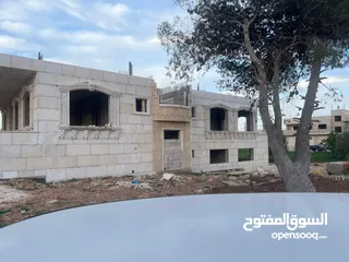  10 فيلا عظم 560م على قطعة أرض 1035متر على شارع البترا للبيع