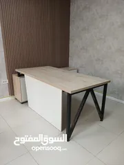  19 مكاتب مميزة  ارجل معدنية