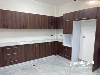  13 دفعة 1000 شيكل والباقي شيكات وفصل المطبخ الي بناسبك